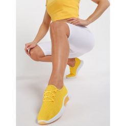 Żółte Buty Sportowe Carol. Żółte buty sportowe damskie Renee, bez wzorów, sportowe. Za 59,99 zł.