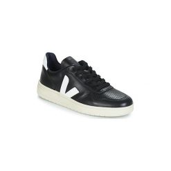 Buty Veja V-10. Czarne trampki męskie marki Veja, bez wzorów, bez zapięcia. Za 549,00 zł.