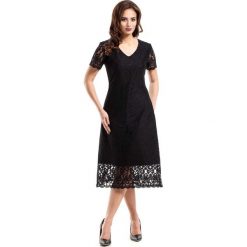 Czarna Elegancka Koronkowa Sukienka Midi z Krótkim Rękawem. Czarne sukienki damskie marki Molly.pl, na imprezę, s, w koronkowe wzory, z koronki, eleganckie, bez kołnierzyka, z krótkim rękawem, krótkie, midi. Za 168,90 zł.