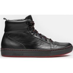 Czarne sneakersy męskie. Czarne sneakersy męskie marki Kazar, przed kolano, bez zapięcia. Za 499,00 zł.
