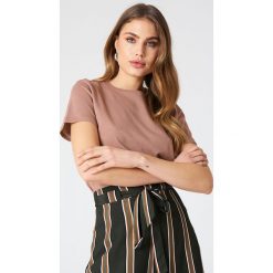 NA-KD Basic T-shirt basic - Pink,Nude. Różowe t-shirty damskie NA-KD Basic, z bawełny, z okrągłym kołnierzem. Za 52,95 zł.