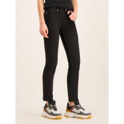 Jeansy Slim Fit Calvin Klein K20K201518. Czarne jeansy damskie Calvin Klein. W wyprzedaży za 269,00 zł.