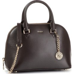Torebka DKNY - Bryant Dome Chain Sa R93D3D74 Dk Chocolate DCH. Pomarańczowe torebki klasyczne damskie DKNY, bez wzorów, ze skóry, klasyczne, bez dodatków. W wyprzedaży za 689,00 zł.
