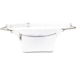 Torebka na pasku na biodra bonprix biały. Białe torebki klasyczne damskie bonprix, z aplikacjami, zdobione, bez dodatków. Za 89,99 zł.