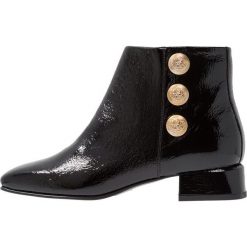 Tosca Blu TALLIN Botki nero. Czarne botki damskie marki Tosca Blu, ze skóry, klasyczne, bez obcasa, bez zapięcia. Za 749,00 zł.