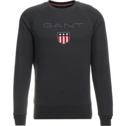 GANT SHIELD CNECK Bluza dark graphit. Niebieskie bluzy męskie marki GANT. Za 379,00 zł.