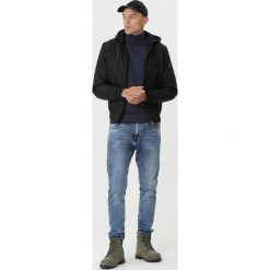 Czarna Kurtka Passos. Czarne kurtki męskie Born2be, na wiosnę, xl, z haftami, z dresówki. Za 209,99 zł.