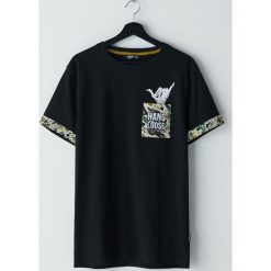 Koszulka z elementami camo - Czarny. Czarne koszulki męskie Cropp, xs, bez wzorów, bez kołnierzyka, bez rękawów. W wyprzedaży za 19,99 zł.