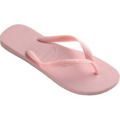 Havaianas - Japonki. Różowe klapki damskie marki Havaianas, z gumy, na płaskiej podeszwie. W wyprzedaży za 49,90 zł.