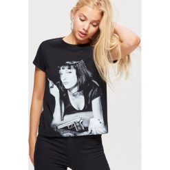 T-shirty damskie: Koszulka z nadrukiem pulp fiction - Czarny