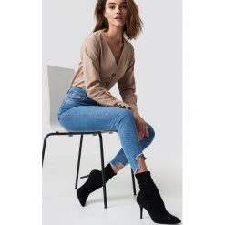 NA-KD Jeansy slim z wysokim stanem - Blue. Niebieskie spodnie z wysokim stanem NA-KD, z jeansu. Za 202,95 zł.
