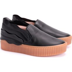 Pinko Sneakersy "Fiammingo". Trampki i tenisówki damskie Pinko, bez wzorów, ze skóry, bez zapięcia. Za 249,00 zł.