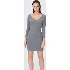 Sukienka mini z dekoltem - Szary. Szare sukienki damskie Sinsay, xl, bez wzorów, bez kołnierzyka, bez rękawów, mini. W wyprzedaży za 19,99 zł.
