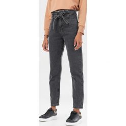 Ciemnoszare Jeansy Mom Fit Imizael. Szare jeansy damskie Born2be. Za 119,99 zł.