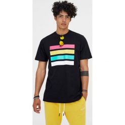 Koszulka z kolorowymi paskami. Czarne koszulki męskie Pull&Bear, m, w paski, bez kołnierzyka, z krótkim rękawem, krótkie. Za 34,90 zł.