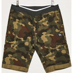 Szorty camo - Khaki. Brązowe bermudy męskie Cropp. W wyprzedaży za 39,99 zł.