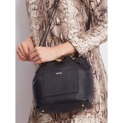 TOREBKA DAMSKA LISTONOSZKA SKÓRA NATURALNA PASEK. Czarne listonoszki damskie ROVICKY, na co dzień, w paski, z jeansu, eleganckie, na ramię, bez dodatków. Za 216,90 zł.