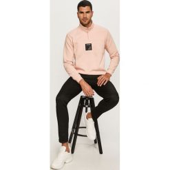 Adidas Originals - Bluza. Różowe bluzy męskie adidas Originals, s, z aplikacjami, z bawełny, z kapturem, z krótkim rękawem, krótkie, bez kaptura. Za 249,90 zł.