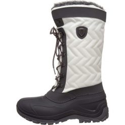 Kozaki zimowe "Nietos" w kolorze białym. Białe kozaki damskie CMP Shoes, na zimę, z materiału, bez obcasa, na sznurówki. W wyprzedaży za 219,95 zł.