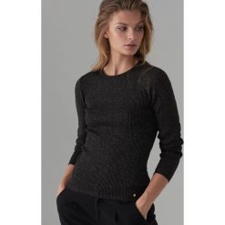 Dopasowany sweter z efektem połysku - Brązowy. Pomarańczowe swetry damskie Mohito, s, bez wzorów, bez rękawów, bez kaptura. W wyprzedaży za 39,99 zł.