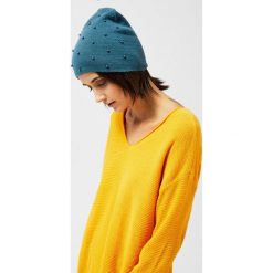 Czapka z perełkami. Zielone czapki damskie Moodo, bez wzorów, z poliesteru. Za 24,99 zł.