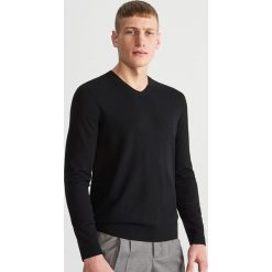 Gładki sweter - Czarny. Czarne swetry klasyczne męskie marki Reserved, s. Za 99,99 zł.