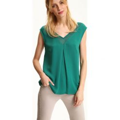 Bluzka bez rękawów. Zielone bluzki damskie Top Secret, bez wzorów, eleganckie, z dekoltem w serek, bez rękawów. W wyprzedaży za 29,99 zł.
