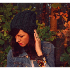 Czapka beanie zieleń handmade z wełną. Niebieskie czapki zimowe damskie marki WED'ZE, z materiału. Za 99,00 zł.