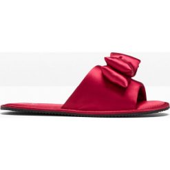 Klapki bonprix czerwony. Czerwone klapki damskie bonprix, bez wzorów, bez obcasa. Za 34,99 zł.