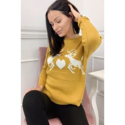 Krótki sweter w świąteczne wzory żółty. Żółte swetry damskie Tagless, m, bez wzorów, wizytowe, z krótkim rękawem, krótkie, bez kaptura. Za 87,53 zł.