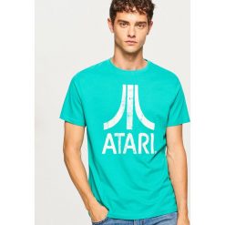 T-shirt z nadrukiem Atari - Zielony. Zielone t-shirty męskie z nadrukiem marki Reserved, l. Za 59,99 zł.