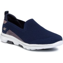Półbuty SKECHERS - Go Walk 5 15900/NVY Navy. Niebieskie półbuty damskie Skechers, na co dzień, bez wzorów, z tworzywa sztucznego, bez obcasa, na płaskiej podeszwie, bez zapięcia. W wyprzedaży za 259,00 zł.