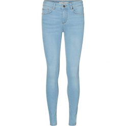 Vero Moda LUX NW Jeansy Slim Fit medium blue denim. Niebieskie rurki damskie Vero Moda. Za 259,00 zł.