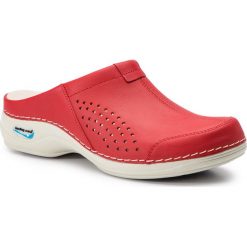 Klapki NURSING CARE - Veneza WG3A17 Red. Czerwone klapki damskie Nursing Care, bez wzorów, ze skóry, bez obcasa, na obcasie. W wyprzedaży za 239,00 zł.