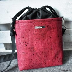 Korkowa torebka midi- bordowa. Czerwone torebki klasyczne damskie Pakamera, bez wzorów, z tkaniny, na ramię, bez dodatków. Za 199,00 zł.