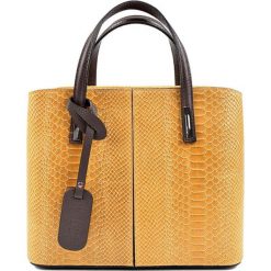 Skórzana torebka w kolorze jasnobrązowym - (S)31 x (W)25,5 x (G)14 cm. Pomarańczowe torebki klasyczne damskie marki Wiosenny MUST HAVE, w paski, ze skóry, na ramię, bez dodatków. W wyprzedaży za 269,95 zł.