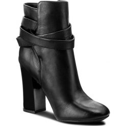 Botki GUESS - Lundy FLNDY3 LEA10 BLACK. Czarne botki damskie na obcasie marki Guess, z materiału. W wyprzedaży za 489,00 zł.