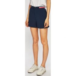 Tommy Jeans - Szorty. Niebieskie szorty damskie Tommy Jeans, bez wzorów, z elastanu, casualowe, z podwyższonym stanem. Za 359,90 zł.