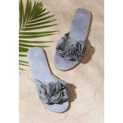 Niebieskie Klapki Viola. Niebieskie klapki damskie Inny, z aplikacjami, bez obcasa, na obcasie. Za 59,99 zł.