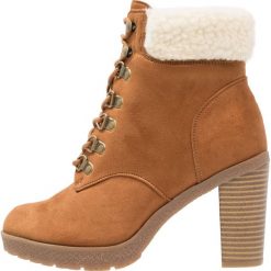 Botki damskie: New Look Wide Fit WIDE FIT CHIKER Botki na obcasie tan
