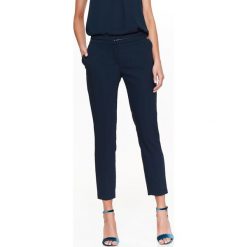 ELEGANCKIE SPODNIE Z KANTEM. Spodnie damskie Top Secret. W wyprzedaży za 39,99 zł.