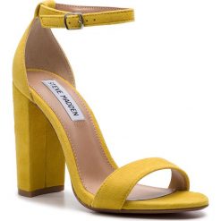 Sandały STEVE MADDEN - Carrson SM11000008-03002-705 Yellow Suede. Żółte klapki damskie Steve Madden, bez wzorów, z zamszu, bez obcasa, na obcasie. W wyprzedaży za 339,00 zł.