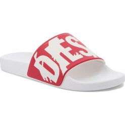 Klapki DIESEL - Sa-Maral Y01328 P1690 H3878 Formula One/White. Czerwone klapki męskie Diesel, bez wzorów, z tworzywa sztucznego. W wyprzedaży za 169,00 zł.