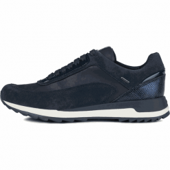 Geox tenisówki damskie D943FA 022GH 36 ciemny niebieski. Niebieskie buty sportowe damskie Geox, bez wzorów, z zamszu, sportowe, tenisowe. W wyprzedaży za 429,00 zł.