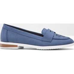 Buty wsuwane z pianką Youfoam bonprix niebieski. Niebieskie baleriny damskie bonprix, bez wzorów, bez obcasa. Za 79,99 zł.