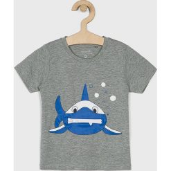 Name it - T-shirt dziecięcy 92-128 cm. Szare t-shirty chłopięce Name it, z nadrukiem, z elastanu, bez rękawów. W wyprzedaży za 29,90 zł.