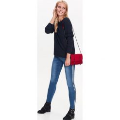 SWETER DAMSKI DŁUGI RĘKAW Z FALBANĄ. Szare swetry klasyczne damskie marki Top Secret, na jesień. Za 39,99 zł.