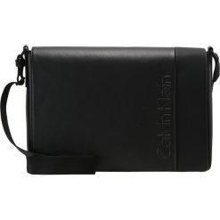 Calvin Klein ELEVATED LOGO MESSENGER WITH FLAP Torba na ramię black. Czarne torby na ramię męskie marki Calvin Klein. Za 549,00 zł.