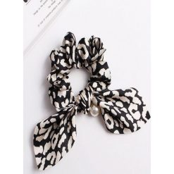 GUMKA DO WŁOSÓW APASZKA Z PERŁĄ WZ1. Apaszki damskie Fanaberia.com, bez wzorów. Za 13,99 zł.