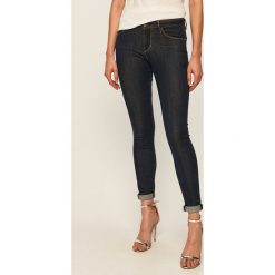 Guess Jeans - Jeansy Annette. Niebieskie jeansy damskie Guess Jeans, z podwyższonym stanem. W wyprzedaży za 299,90 zł.